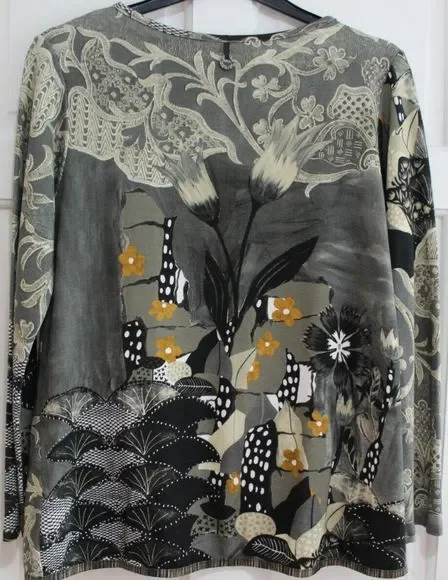 Save The Queen Top Size Large Long Sleeved - Picture 4 of 7